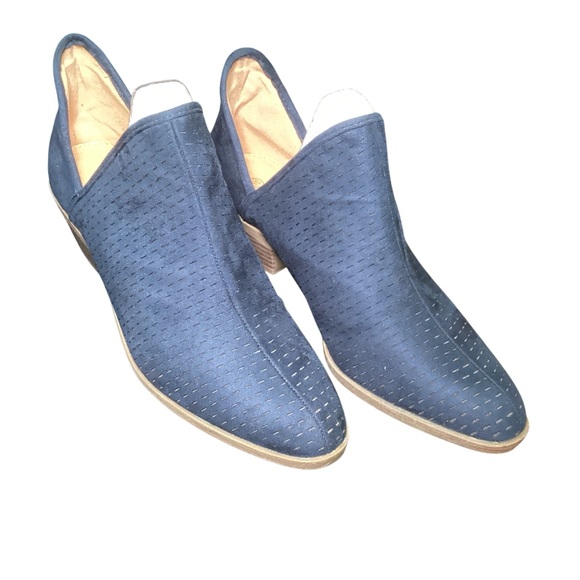 BF Betani woman’s blue faux‎ suade booties size 10 - Picture 1 of 12